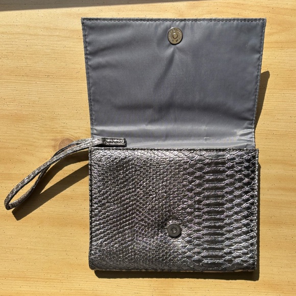 Neiman Marcus Metallic Snakeskin Embossed Clutch Wristlet - Picture 4 of 6